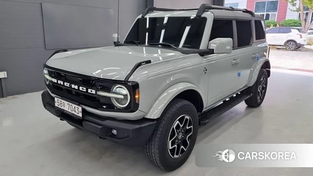 Ford Bronco 6th Generation 2022 Светло-серебряный цвет из Кореи
