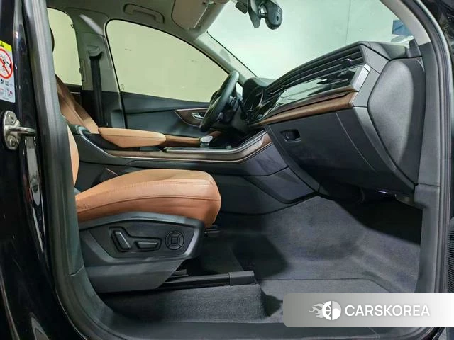 Audi Q7 2024 Черный из Китая
