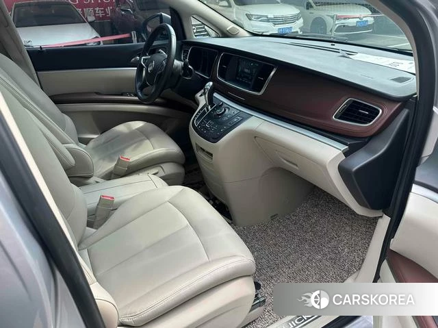 Buick GL8 2020 Серебристо-серый из Китая