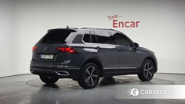 Volkswagen Tiguan second Generation 2021 Серый из Кореи