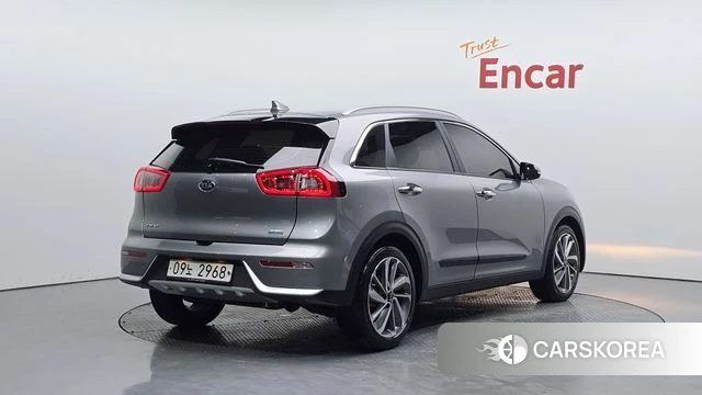 Kia Niro 2018 Серебряный из Кореи