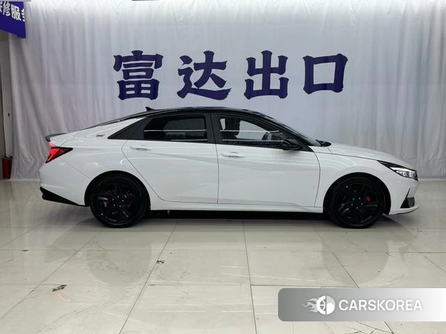 Hyundai Elantra 2023 Белый из Китая