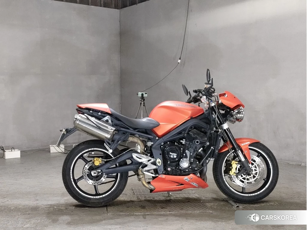 Проданный Triumph STREET TRIPLE R 2010 из Японии