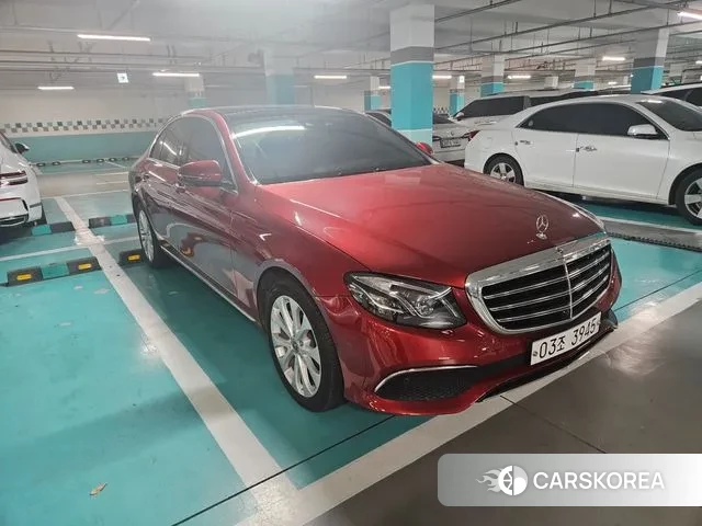 Mercedes-Benz E-Class W213 2019 Красный из Кореи