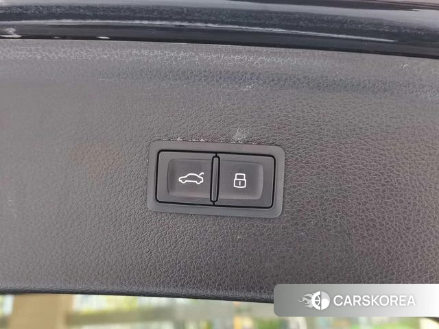 Audi Q5L 2022 Черный из Китая