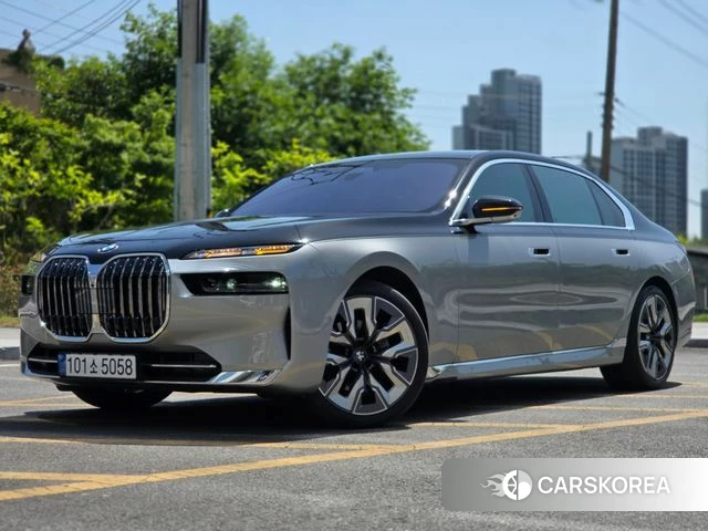 BMW 7 Series (G70) 2024 Черный двухцветный из Кореи
