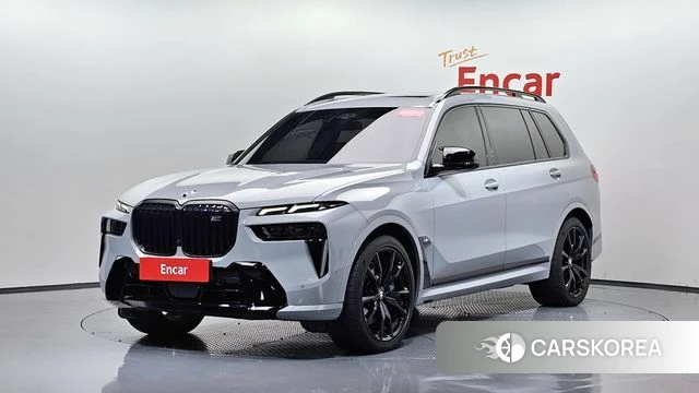 BMW X7 (G07) 2024 Светло-серебряный цвет из Кореи