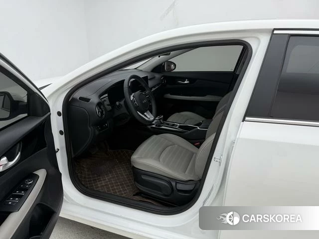 Kia K3 2023 Белый из Китая