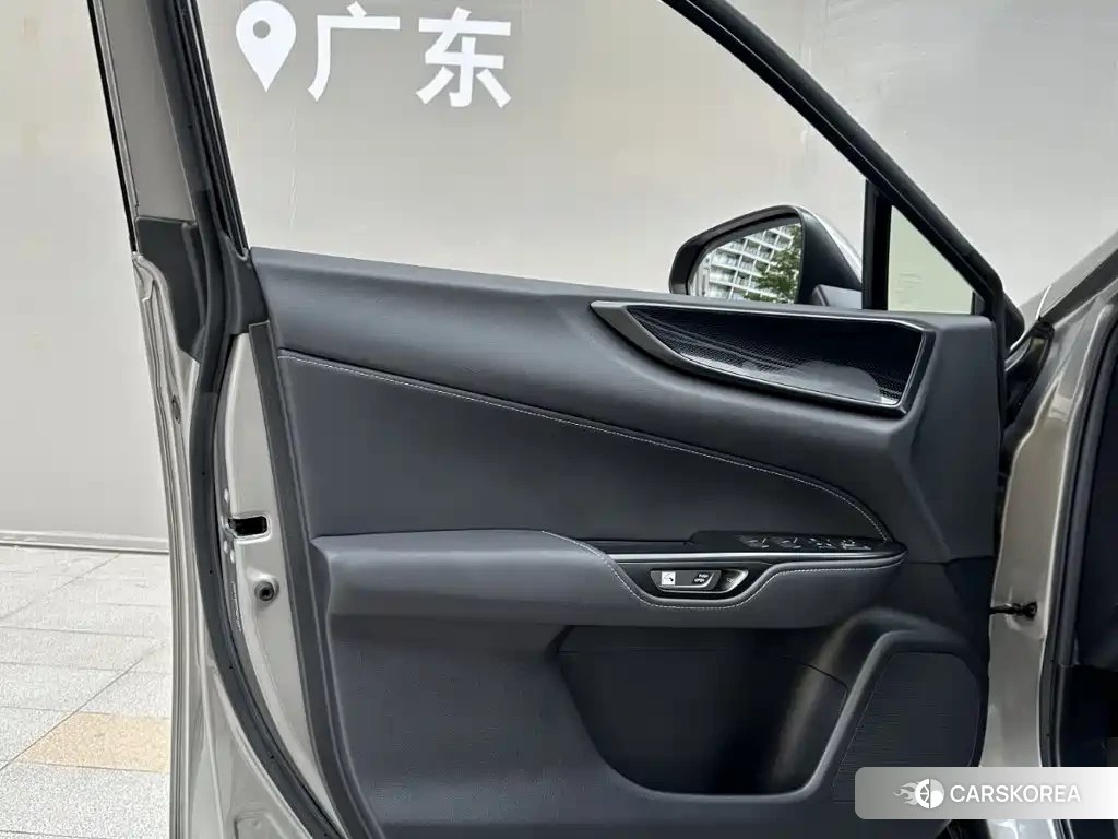 Lexus NX 2022 Silver/gray из Китая