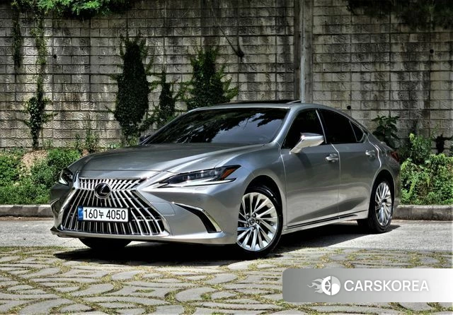 Lexus ES300h 7th generation 2025 Серый из Кореи