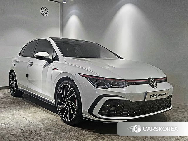 Volkswagen Golf 8th Generation 2023 Белый из Кореи