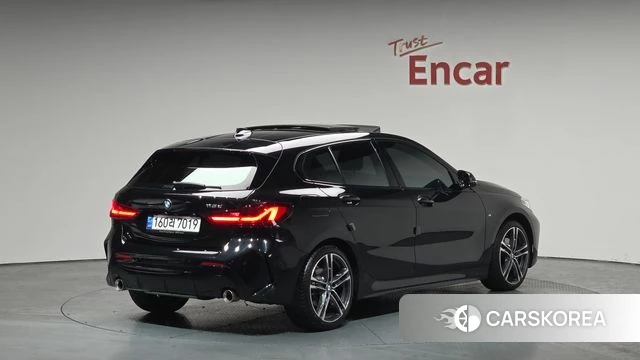 BMW 1 Series (F40) 2021 Черный из Кореи