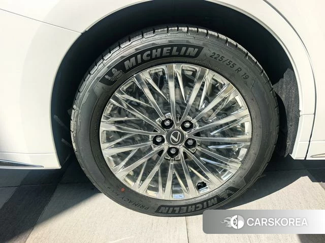 Lexus LM 2023 Белый из Китая