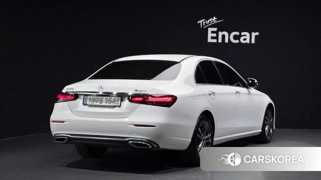 Mercedes-Benz E-Class W213 2022 Белый из Кореи