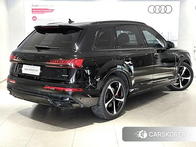 Audi Q7 2022 Черный из Китая