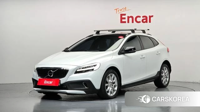 Volvo V40 Cross-Country 2018 Белый из Кореи