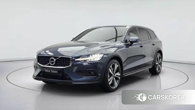 Volvo V60 Cross-Country 2nd Generation 2021 Синий из Кореи