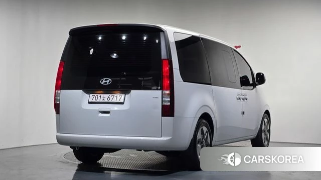 Hyundai Staria 2025 Белый из Кореи