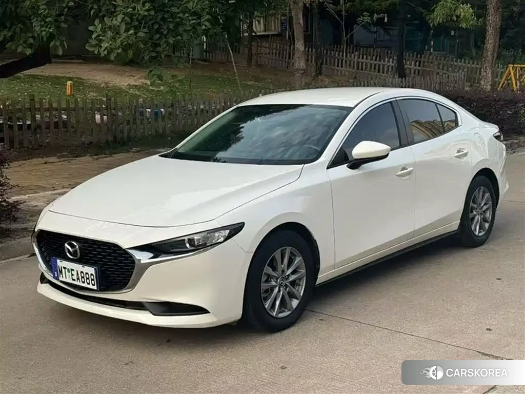 Mazda 3 2022 Белый из Китая