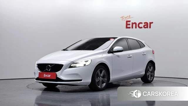Volvo V40 2018 Белый из Кореи