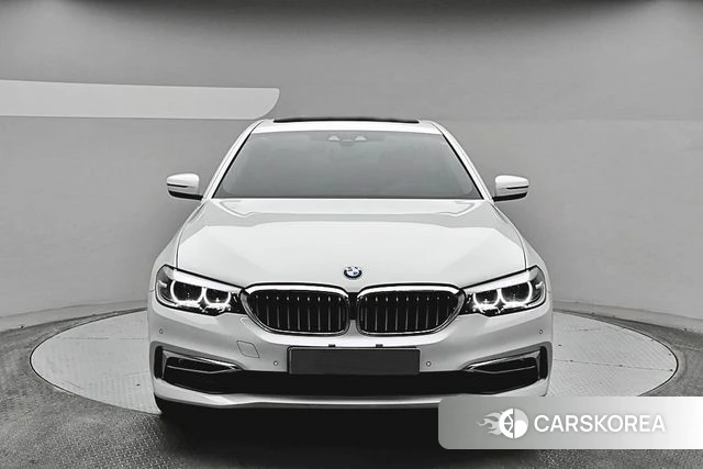 BMW 5 Series (G30) 2019 Белый из Кореи