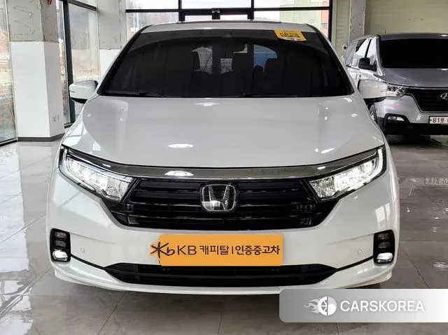 Honda Odyssey 2021 Белый из Кореи