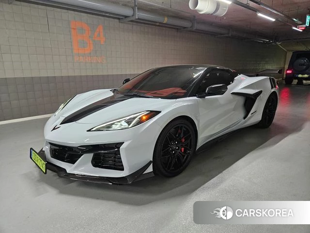 Chevrolet Corvette 2023 Серебряный двухцветный из Кореи