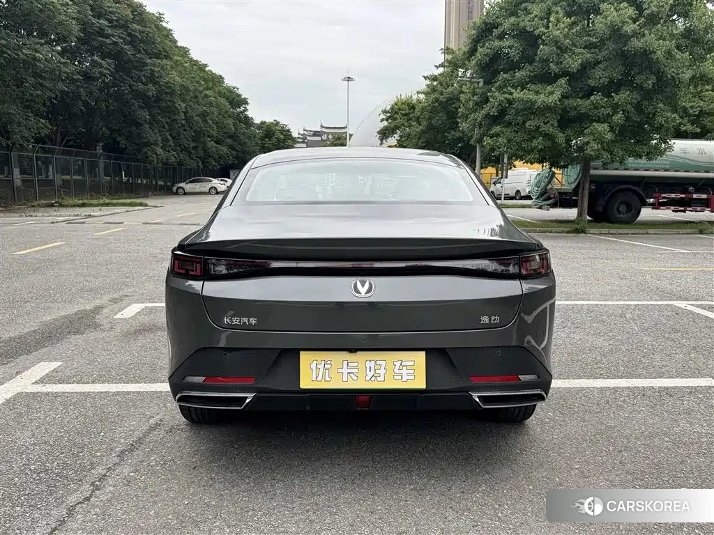 Chang'an Yidong PHEV 2026 Silver/gray из Китая