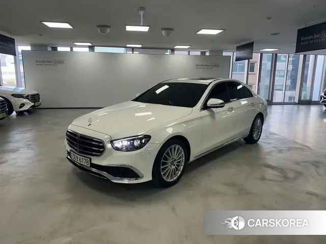 Mercedes-Benz E-Class W213 2022 Белый из Кореи