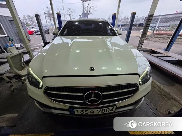 Mercedes-Benz E-Class W213 2021 Белый из Кореи