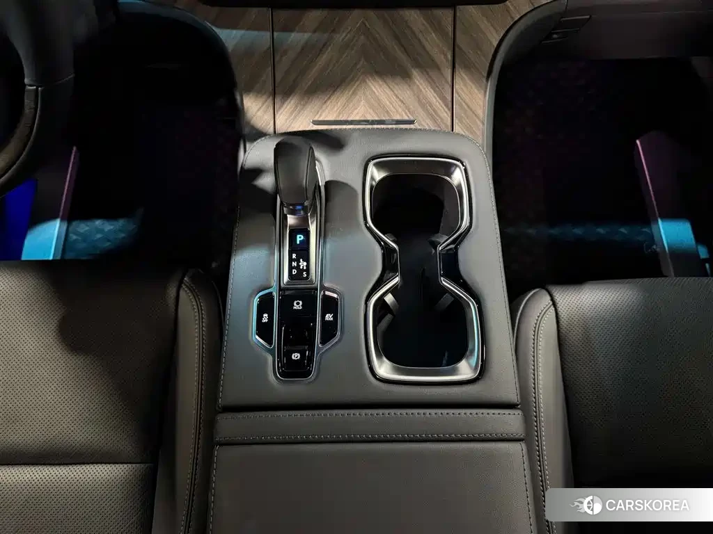 Lexus LM 2024 Черный из Китая