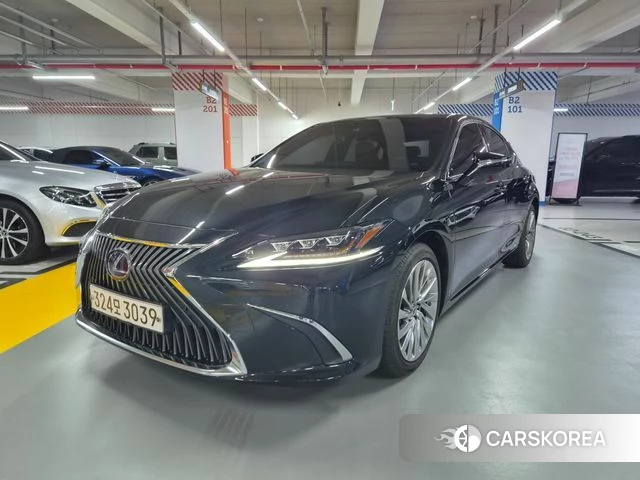 Lexus ES300h 7th generation 2021 Черный из Кореи