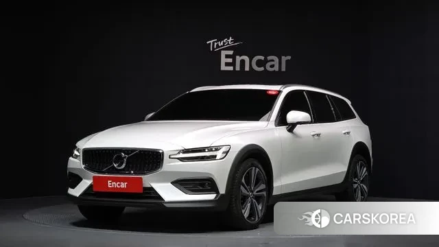 Volvo V60 Cross-Country 2nd Generation 2020 Белый из Кореи