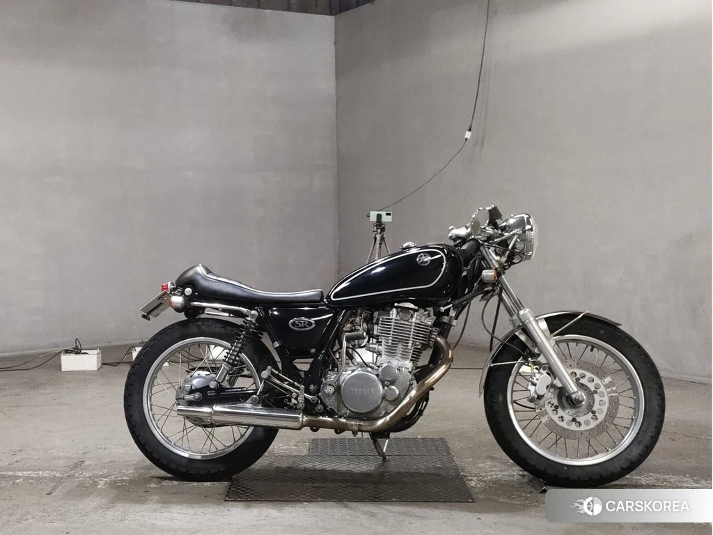 Проданный Yamaha SR 400 2011 из Японии, фото 2