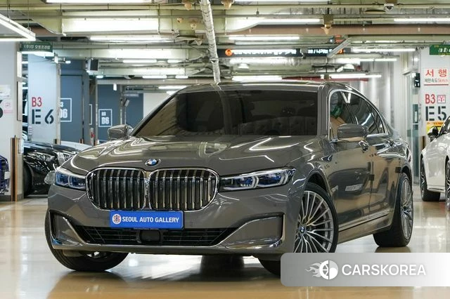 BMW 7 Series (G11) 2021 Небесно-голубой из Кореи