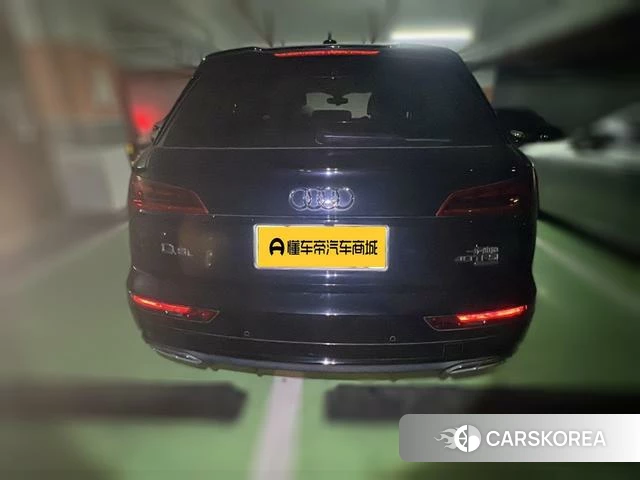 Audi Q5L 2021 Черный из Китая