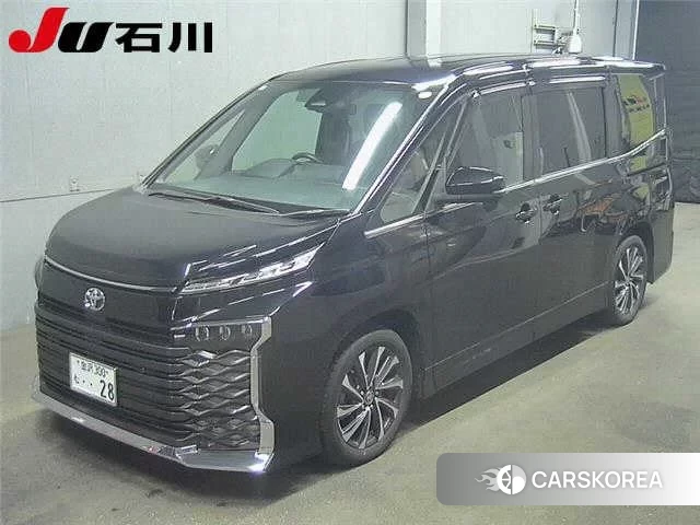Toyota Voxy 2022 из Японии