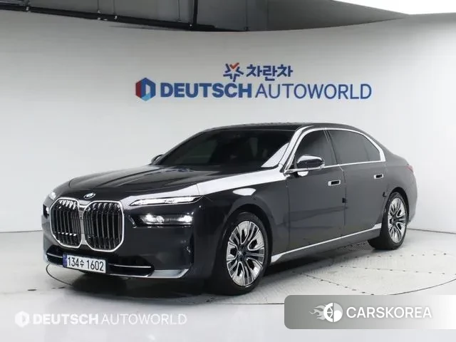 BMW 7 Series (G70) 2023 Серый из Кореи