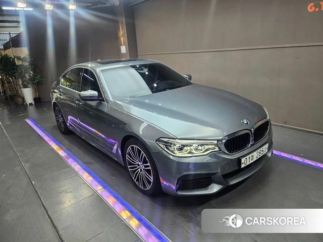 BMW 5 Series (G30) 2019 Серебристо-серый из Кореи