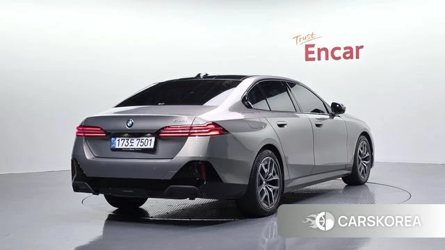 BMW 5 Series (G60) 2026 Серебристо-серый из Кореи