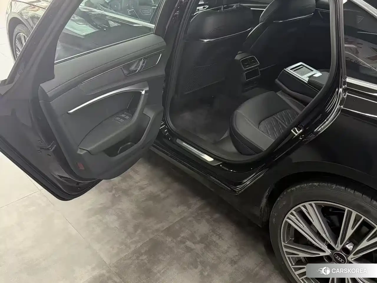 Audi A6L 2026 Черный из Китая
