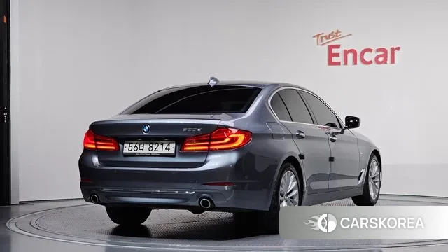 BMW 5 Series (G30) 2018 Светло-серебряный цвет из Кореи