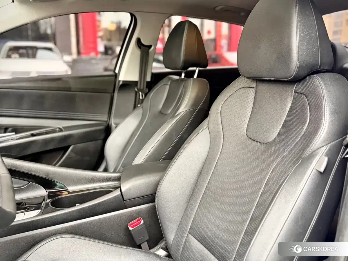 Hyundai Elantra 2023 Белый из Китая