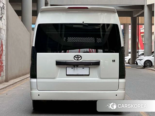 Toyota Hiace 2022 Белый из Китая