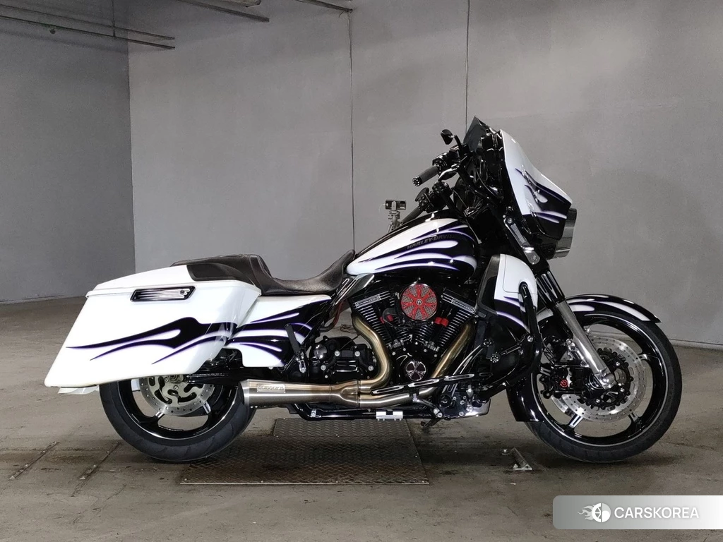 Проданный Harley-Davidson Street Glide FLHXSE1800 CVO 2016 из Японии