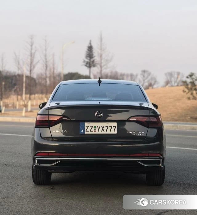 Volkswagen Sagitar 2023 Темно-серый из Китая