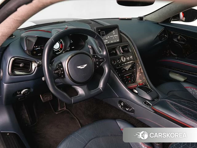 Aston Martin DBS 2019 Белый из Китая