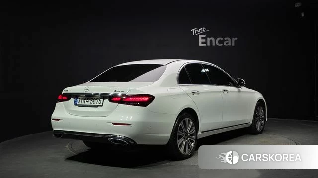Mercedes-Benz E-Class W213 2023 Белый из Кореи