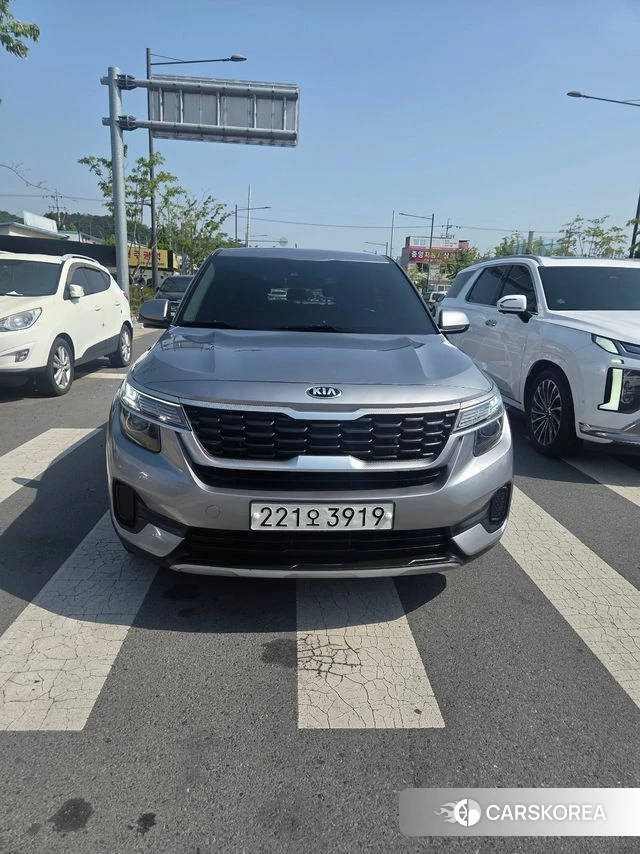 Kia Seltos 2020 Серебристо-серый из Кореи