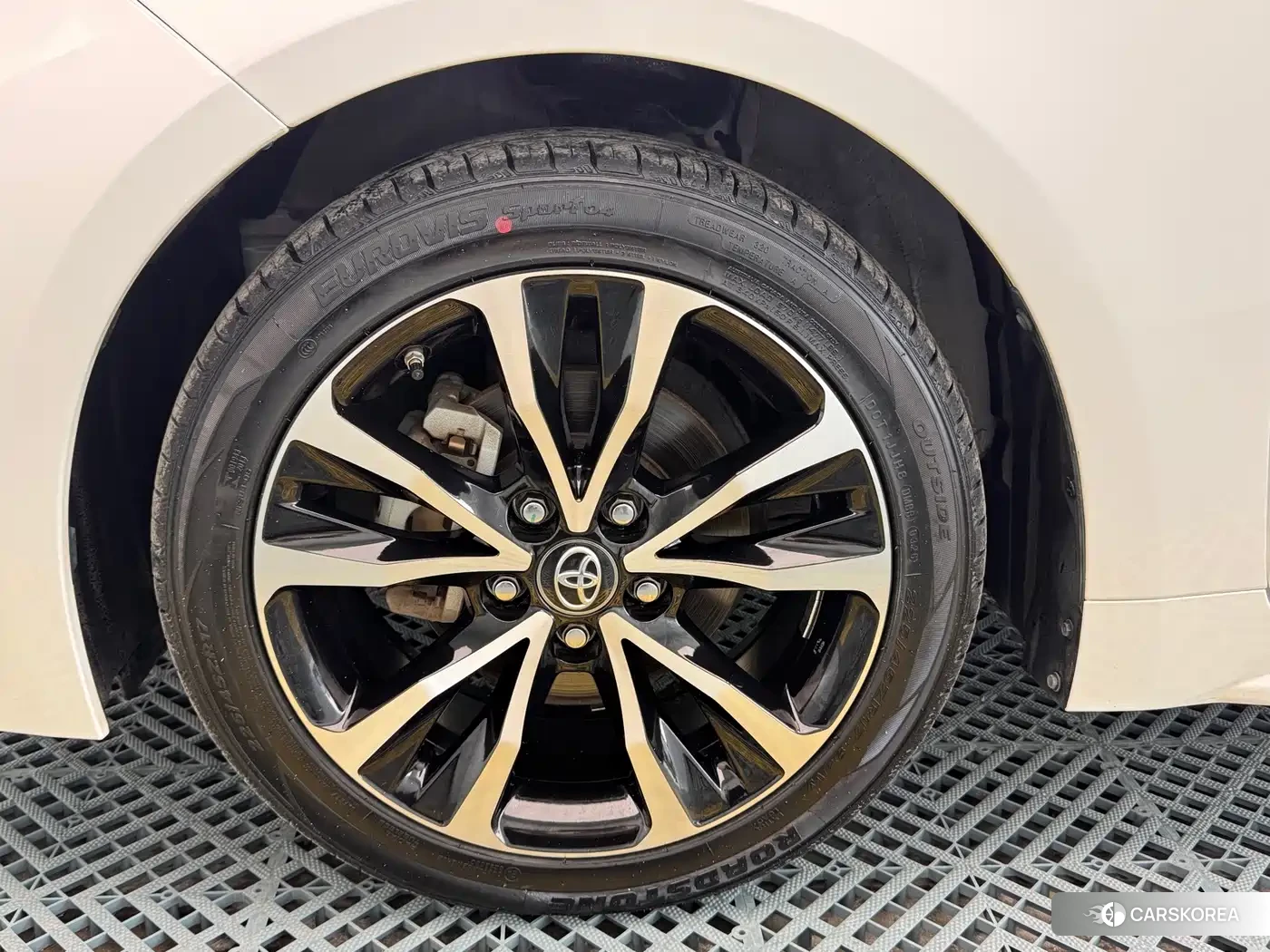 Toyota Levin 2022 Белый из Китая